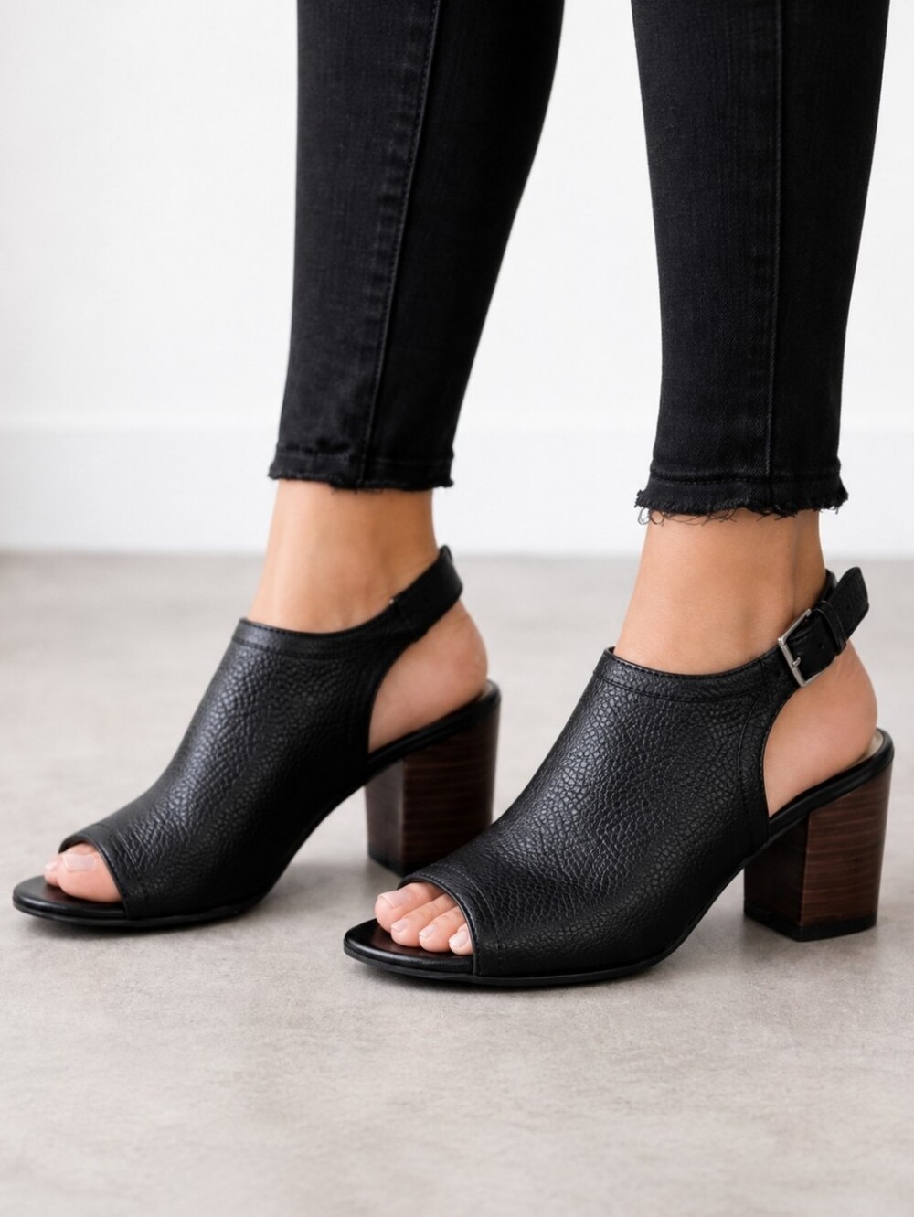 Franco Sarto Mandi Y2K Office Siren Pebbled Leather Block Heel Sandals 10M
